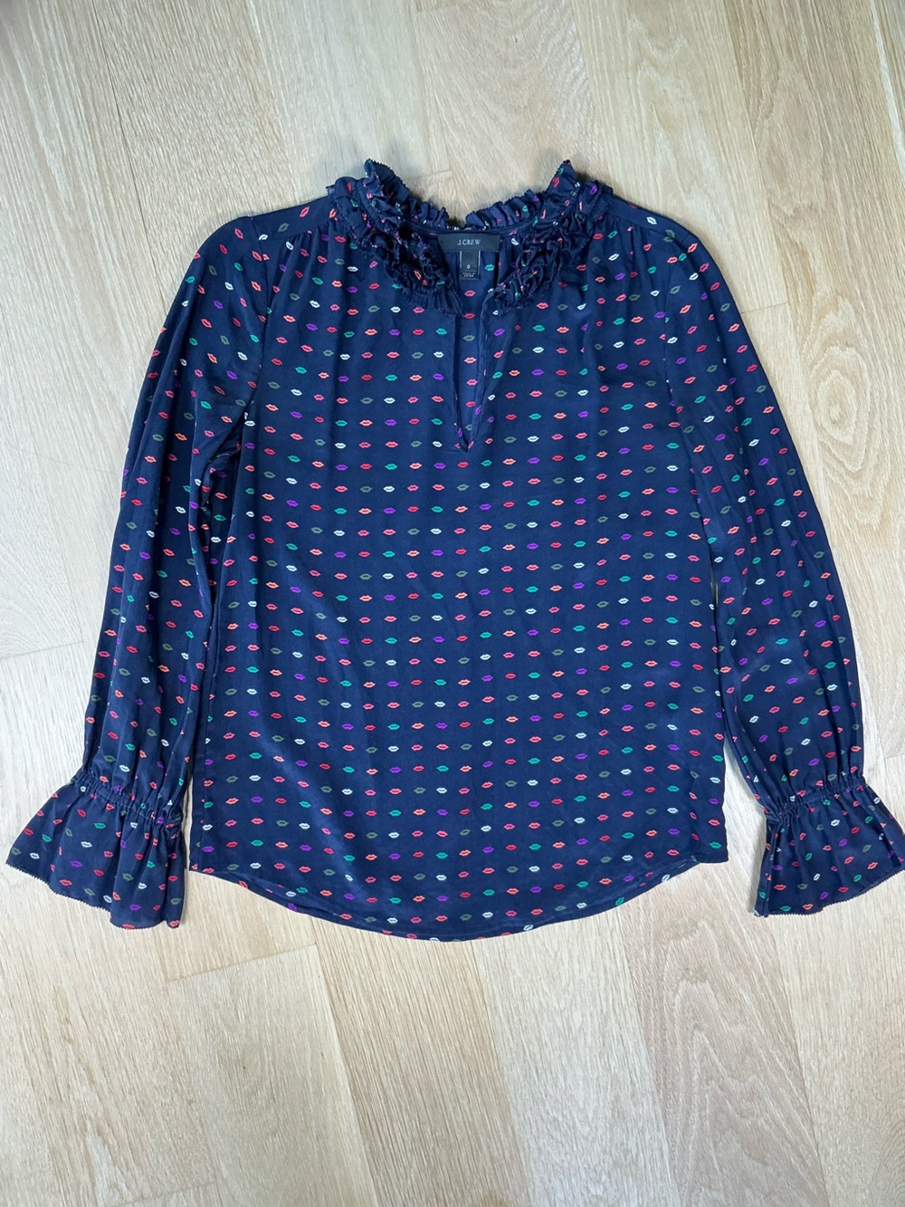 J.Crew 100% Silk Rainbow Kiss Lip Print Ruffle Collar Pretty Top Women’s Size 0